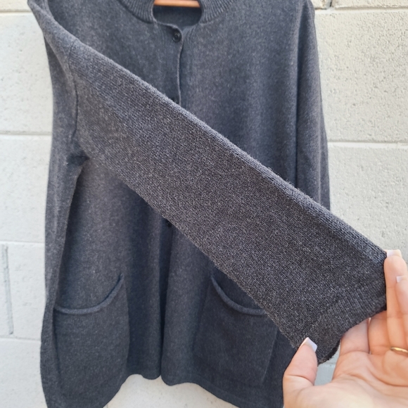 Eileen Fisher | Button-Down Cashmere-Blend Relaxed Cardigan in Charcoal Size XS - Picture 5 of 10